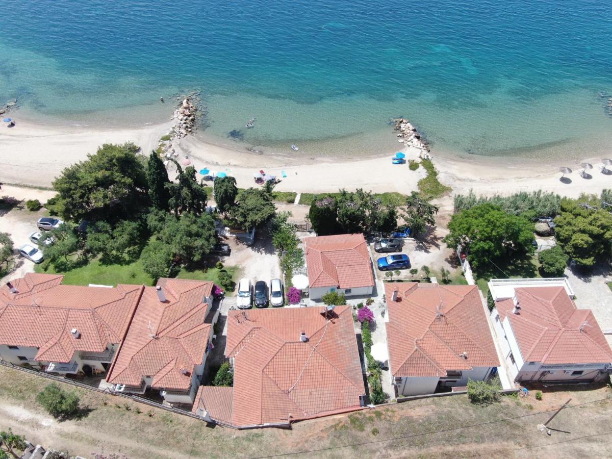Porto Almira Beachfront House ニキティ エクステリア 写真